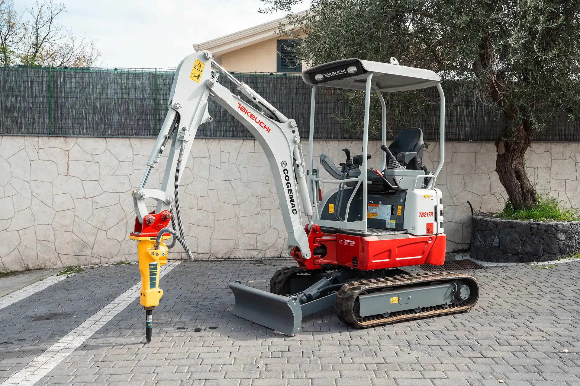 Escavatore Takeuchi TB217