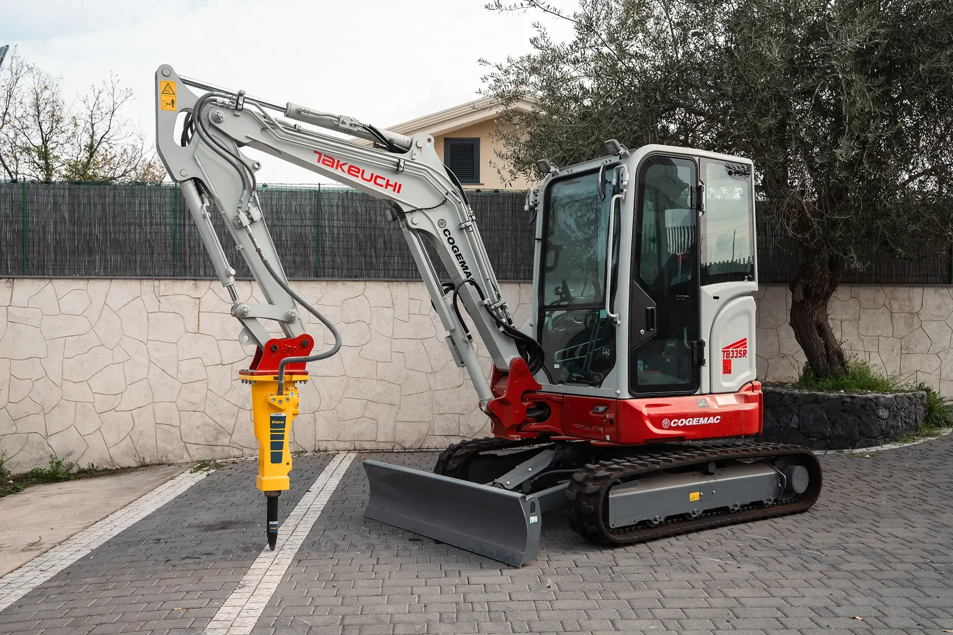 Escavatore Takeuchi TB335